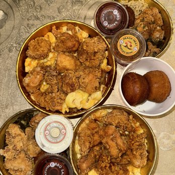 Bentley Bowl - Mac N Stack Bowl (Large) Swae Signature Bowl (MEDIUM) Cornbread Muffin Ranch Peach Heat BBQ Sauce - Soul Food Near Me - Bakersfield, California