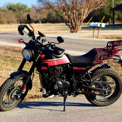 Royal Enfield of Fort Worth - 2023 Royal Enfield Scram 411 in Blazing Black