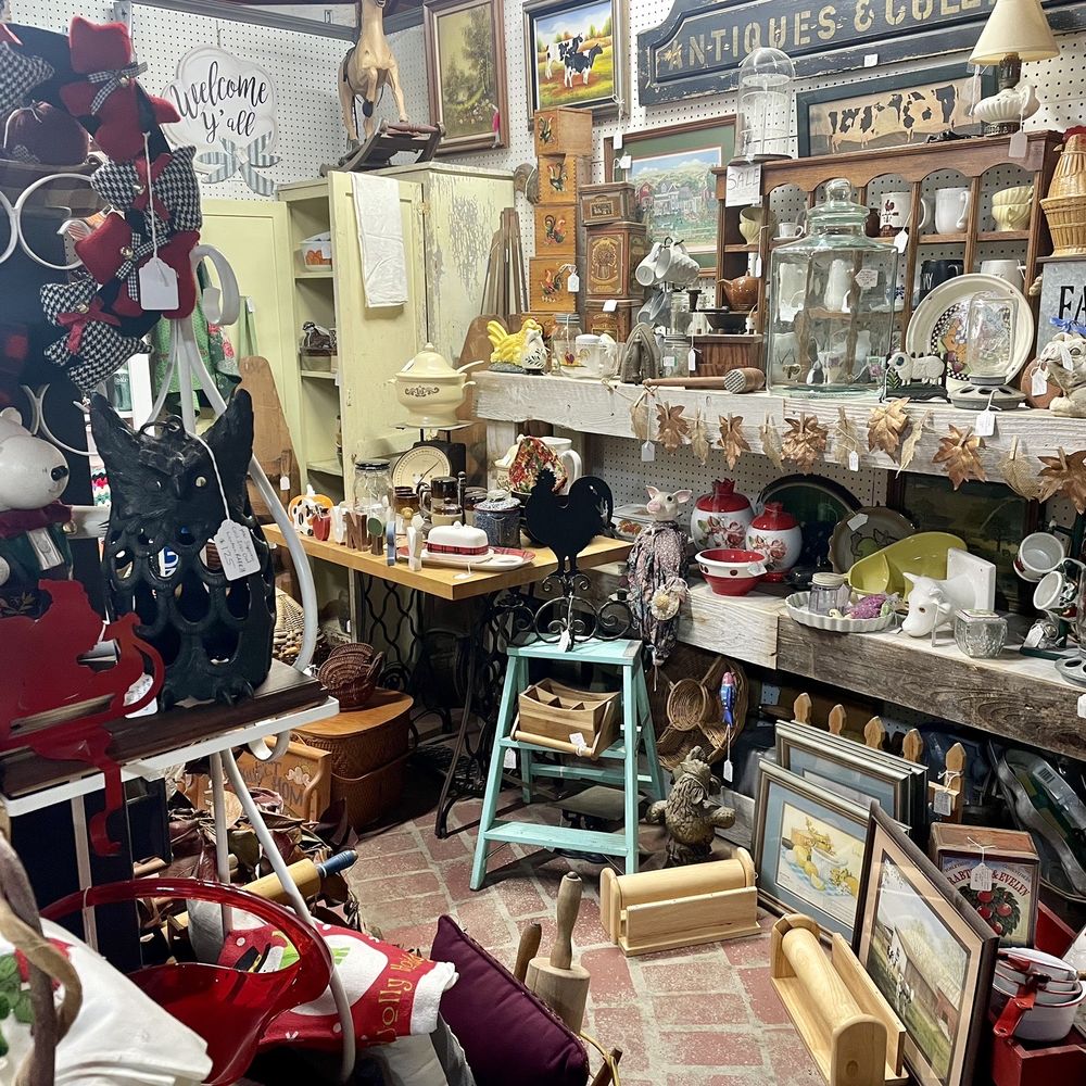 Rocky Hill Antique Collective - Antiques Near Me - Exeter, California