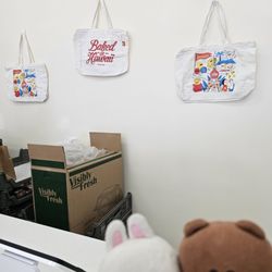We want that cute tote bag!