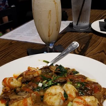 Local Goat - Shrimp and grits & an Elvis Presley Mudslide - New American Near Me - Pigeon Forge, Tennessee