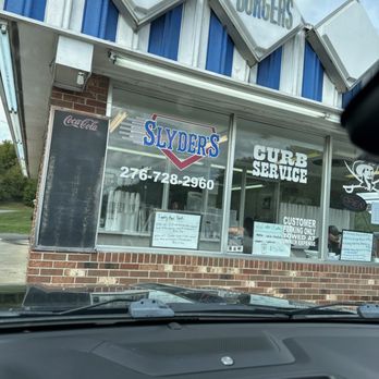 Slyders - Front of the store - Burgers Near Me - Hillsville, Virginia Slyders - Front of the store - Burgers Near Me - Hillsville, Virginia
