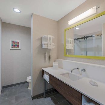 Hampton Inn Williams - Guest room bath - Hotels Near Me - Williams, Arizona Hampton Inn Williams - Guest room bath - Hotels Near Me - Williams, Arizona