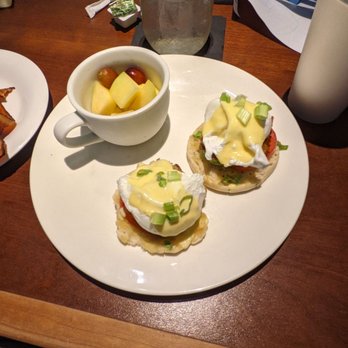 Red Rooster Cafe - Crab cake beni yo!! - Breakfast & Brunch Near Me - Beaufort, South Carolina