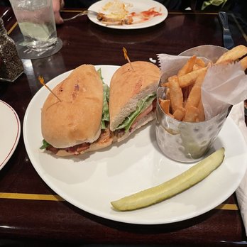 Connolly's Pub & Restaurant - Applewood Chicken Sandwich - New American Near Me - New York, New York Connolly's Pub & Restaurant - Applewood Chicken Sandwich - New American Near Me - New York, New York