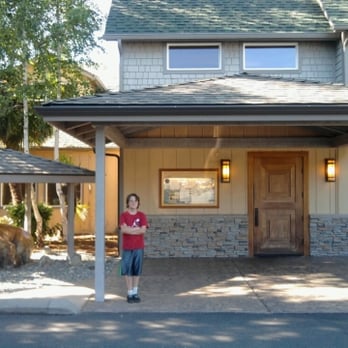 River's Edge Restaurant - front door of restaurant - Steakhouses Near Me - Grants Pass, Oregon