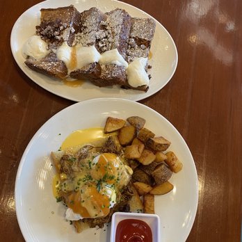 Full Belly - Pecan pie French toast & pulled pork Benny - Breakfast & Brunch Near Me - San Antonio, Texas