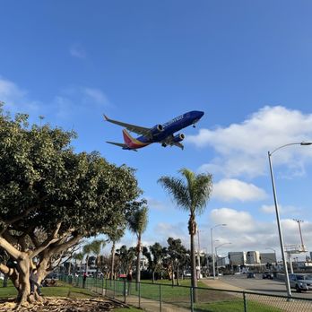 LAX Airplane Landing View Point - Airplane viewing - Parks Near Me - Los Angeles, California LAX Airplane Landing View Point - Airplane viewing - Parks Near Me - Los Angeles, California