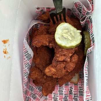 Howlin' Ray's - 3 chicken tenders, medium spice. - Southern Near Me - Pasadena, California Howlin' Ray's - 3 chicken tenders, medium spice. - Southern Near Me - Pasadena, California