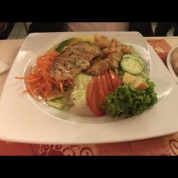Ristorante bei Angelo - Frischer Salat mit knusprig gebratenem Fischfilet