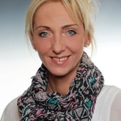 Nahmer Ambulanz - Manuela Nahmer
Rettungsassistentin und Dozentin 
Für Erste Hilfe