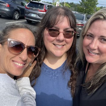 110 Grill - 06/14/2024 lunch with long time besties! Tammy, Punky & Me - Gluten-Free Near Me - Portsmouth, New Hampshire 110 Grill - 06/14/2024 lunch with long time besties! Tammy, Punky & Me - Gluten-Free Near Me - Portsmouth, New Hampshire