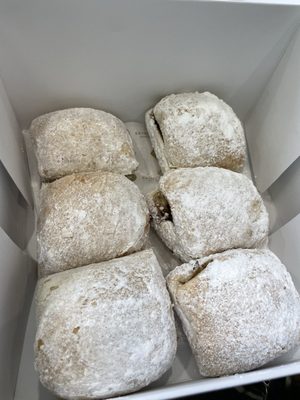Saint Honoré Doughnuts & Beignets by null