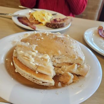 Kaneohe Pancake House - Breakfast spread in lieu of butter made the pancakes inedible for me. - Breakfast & Brunch Near Me - Kaneohe, Hawaii