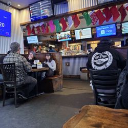 Dundee's Bar and Grill - Inside table