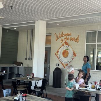 Peach Valley Café - Decor - Breakfast & Brunch Near Me - Mount Dora, Florida