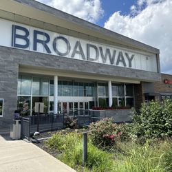 Broadway Commons - Main entrance