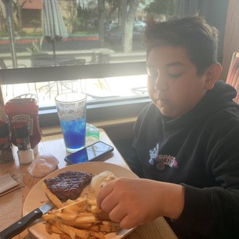 Applebee's Grill + Bar - Sports Bars Near Me - Chino, California
