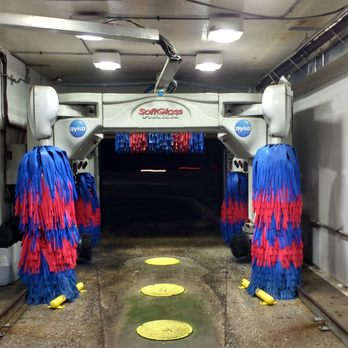 Bucky's Mobil - Ryko SoftGloss MAXX 5 brush friction car wash system - Gas Stations Near Me - Highland Park, Illinois