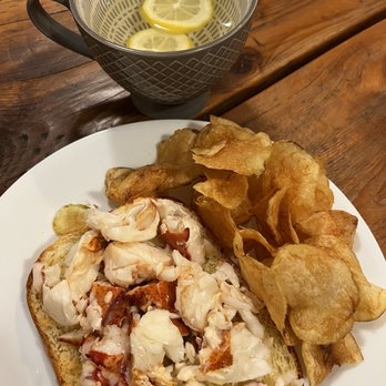Little Harbor Lobster - Lobster Roll - Seafood Markets Near Me - Marblehead, Massachusetts