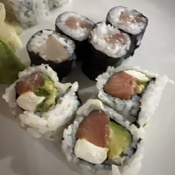 Paku Paku Sushi - Philadelphia Roll and Yellowtail Roll - Sushi Bars Near Me - Chicago, Illinois