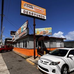 El Criollo Sandwich - Outside