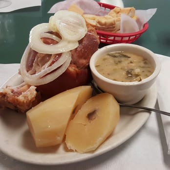 El Pub - Lacon con caldo gallego / salted pork shank with white bean pork soup - Cuban Near Me - Miami, Florida