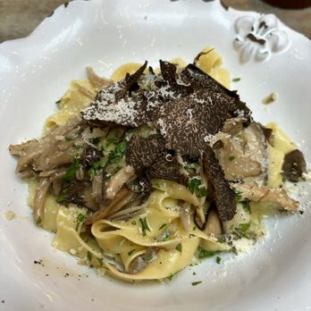 Palma - Fettuccine ai Funghi - Italian Near Me - New York, New York Palma - Fettuccine ai Funghi - Italian Near Me - New York, New York