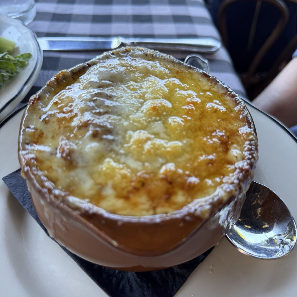 Bill's Restaurant - French onion soup - American Near Me - Bloomfield Hills, Michigan