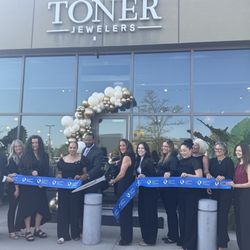 Toner Jewelers - Ribbon cutting