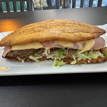 The Tigers Bar and Grill - Carne mechada PATACONE - Venezuelan Near Me - Mobile, Alabama The Tigers Bar and Grill - Carne mechada PATACONE - Venezuelan Near Me - Mobile, Alabama