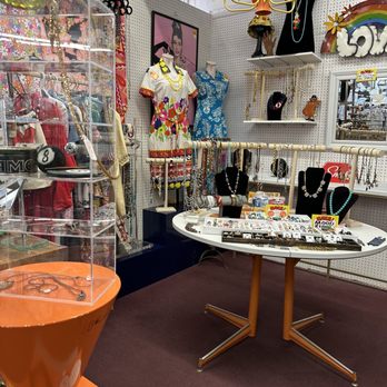 Red Horse Antique Mall - Antiques Near Me - Cleburne, Texas