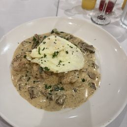 Shrimp and grits. This was wonderful, May I suggest adding the grilled garlic bread to it, with it!
