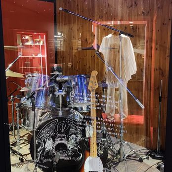 Queen Studio Experience - Music Production Services Near Me - Montreux, VD