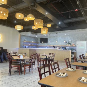 Homm Thai Bistro & Bar - Seating - Thai Near Me - Houston, Texas