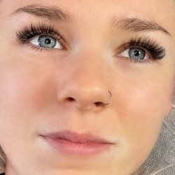 Everything Eyelashes - Blonde Beauty