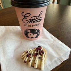 Emilie And The Frenchies - French Vanilla Latte & rose shortbread cookie