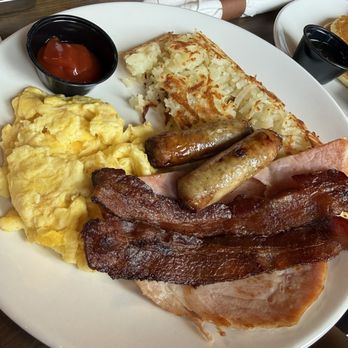 Maple House - the big maple - Breakfast & Brunch Near Me - South Lyon, Michigan Maple House - the big maple - Breakfast & Brunch Near Me - South Lyon, Michigan
