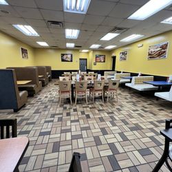 Sam's Southern Eatery - Inside dining area