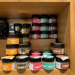 Different types of lip scrubs Different types of lip scrubs