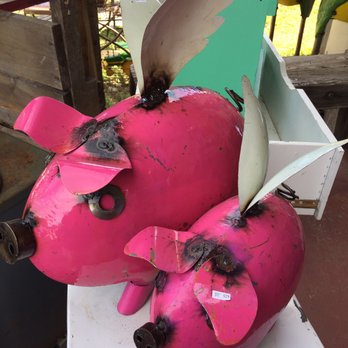 Rusty Bugs & Roosters - When pigs fly. - Accessories Near Me - New Braunfels, Texas