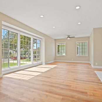 Peter McKernan - The McKernan Group - Living room - Real Estate Agents Near Me - Irvine, California Peter McKernan - The McKernan Group - Living room - Real Estate Agents Near Me - Irvine, California