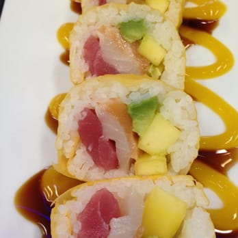 Wicker Park Sushi - Hawaiian roll (3.5 stars) its kinda sweet, just okay - Sushi Bars Near Me - Chicago, Illinois Wicker Park Sushi - Hawaiian roll (3.5 stars) its kinda sweet, just okay - Sushi Bars Near Me - Chicago, Illinois