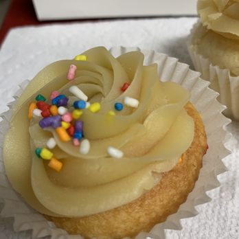 Von's Chicken - Kahului - Disappointing cupcakes! - Chicken Shop Near Me - Kahului, Hawaii Von's Chicken - Kahului - Disappointing cupcakes! - Chicken Shop Near Me - Kahului, Hawaii