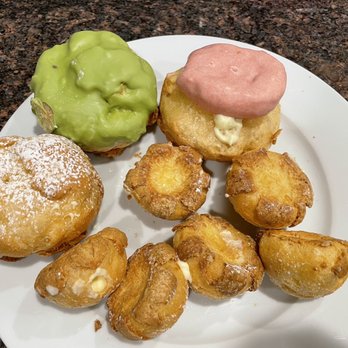Beard Papa's - 6 mini cream puffs, 1 original shell, 1 with strawberry shell and 1 with matcha shell. All have vanilla filling. - Desserts Near Me - Denver, Colorado Beard Papa's - 6 mini cream puffs, 1 original shell, 1 with strawberry shell and 1 with matcha shell. All have vanilla filling. - Desserts Near Me - Denver, Colorado