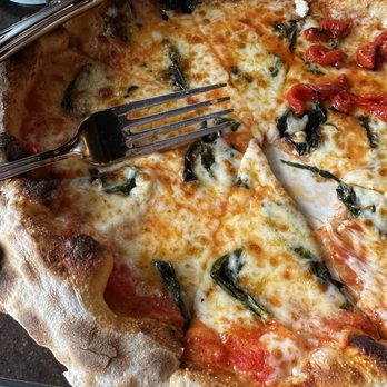 800 Degrees - Margarita Pizza - Pizza Near Me - Fort Wayne, Indiana