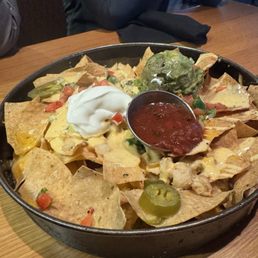 Deep Dish Nachos with chicken Deep Dish Nachos with chicken