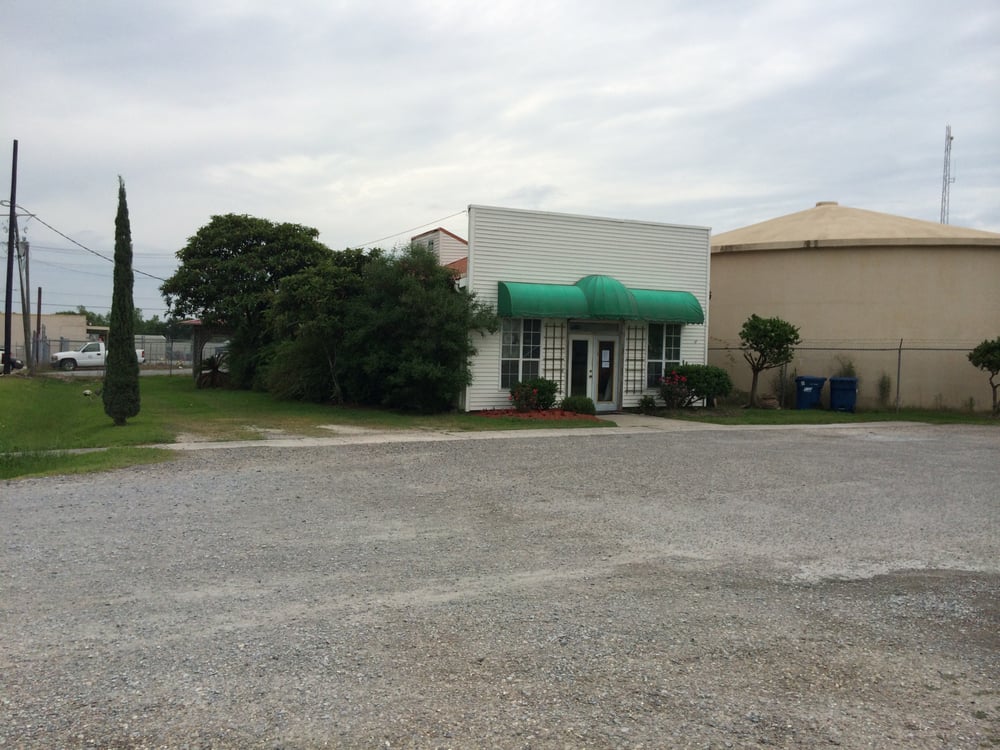 MARTINS DRY CLEANERS Updated August 2024 3620 Maplewood Dr, Sulphur