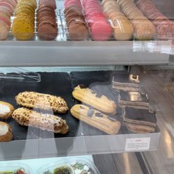 Chez Les Frenchies - Food inside