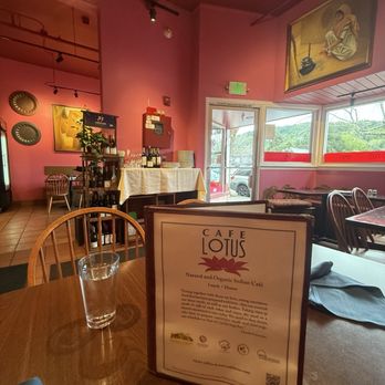 Cafe Lotus - Dining Room - Indian Near Me - Fairfax, California